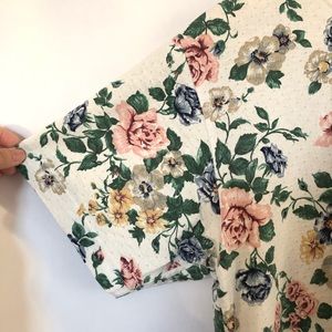 Tops - Vintage Floral T-Shirt Tops - Vintage Floral T-Shirt